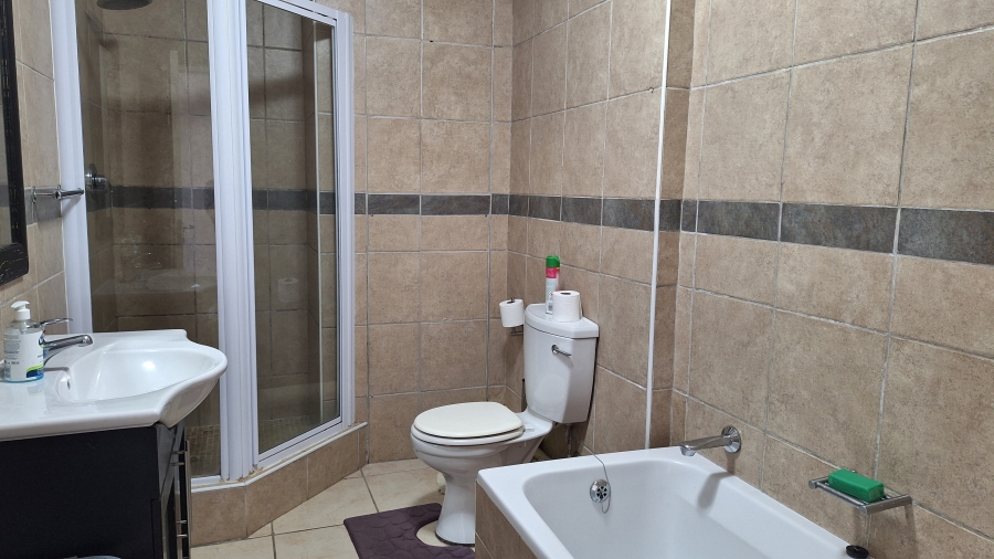 1 Bedroom Property for Sale in Beacon Bay North Eastern Cape